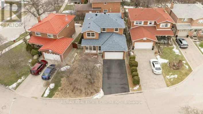 796 BUCKINGHAM COURT, Mississauga