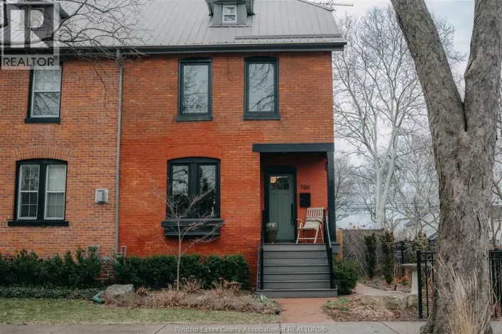 796 Monmouth ROAD, Windsor