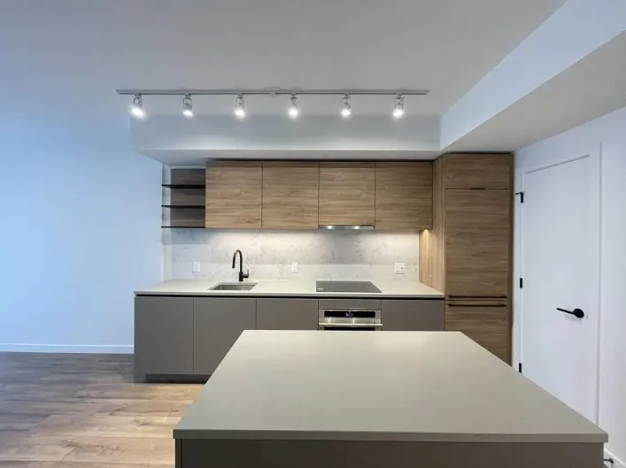 Apartment for rent: 7XX 10448 UNIVERSITY DR, Surrey