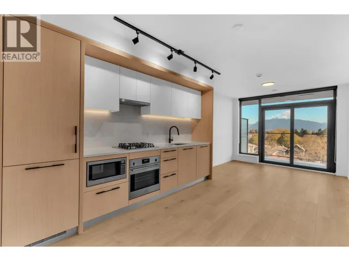 7XX 2729 KINGSWAY, Vancouver