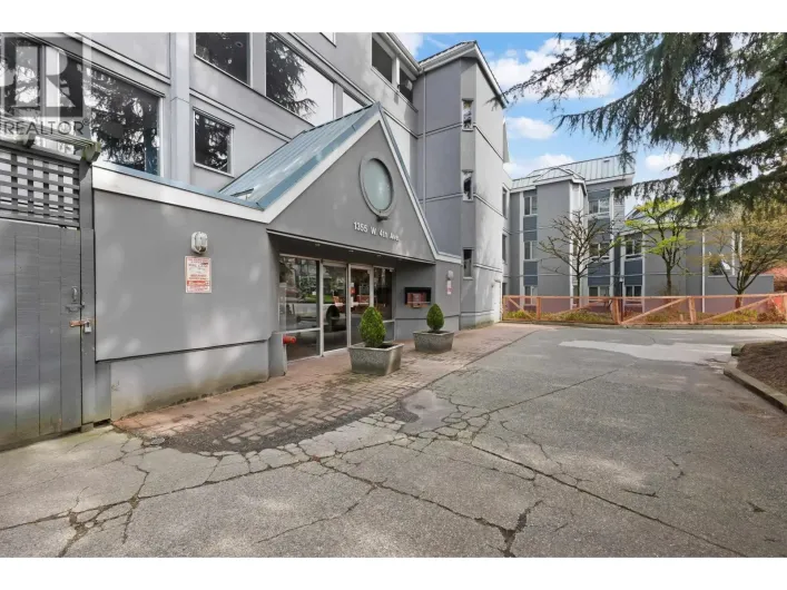 8 1355 W 4TH AVENUE, Vancouver