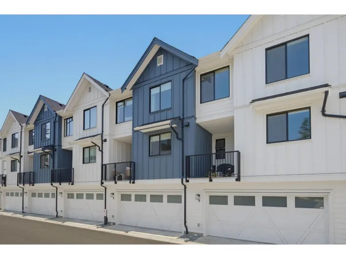 8 1871 165A STREET, Surrey