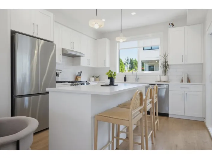 8 1871 165A STREET, Surrey