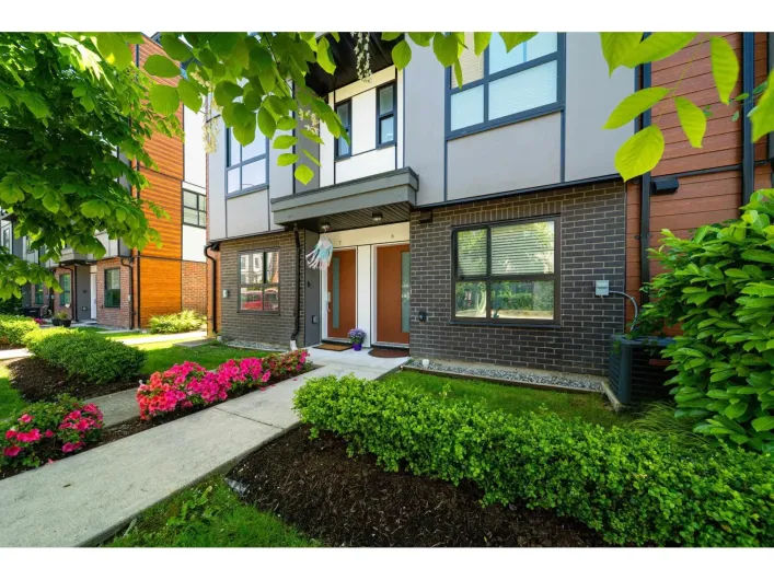 8 19760 55 AVENUE, Langley