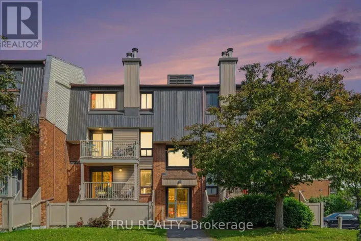 8 - 22 SWEETBRIAR CIRCLE, Ottawa