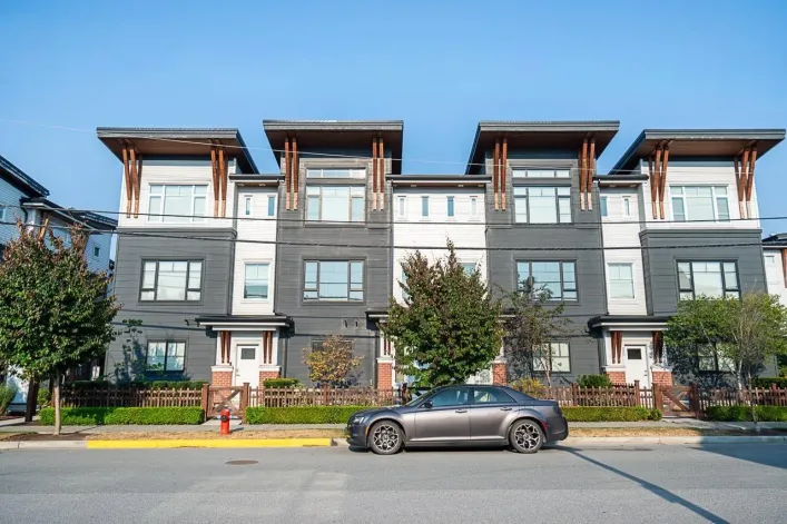 8 22128 48A AVENUE, Langley