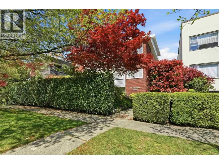 8 2255 W 40TH AVENUE, Vancouver