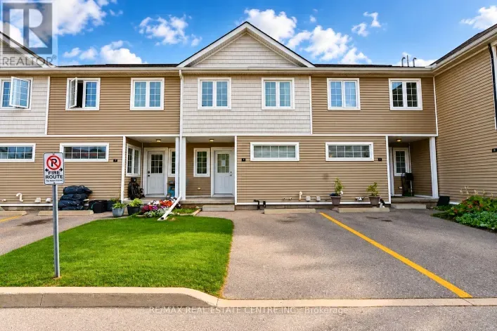 8 - 23 HOWE DRIVE, Kitchener