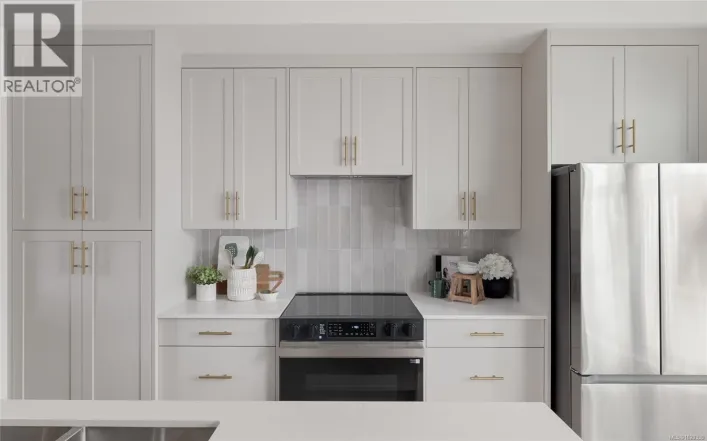 8 2536 Shelbourne St, Victoria