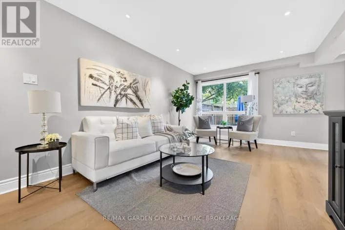 8 - 3008 PALMER DRIVE, Burlington