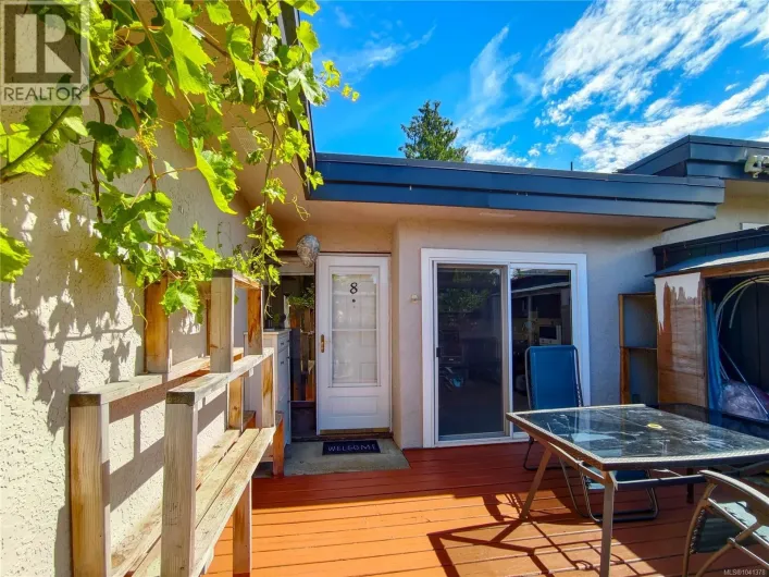 8 3060 Harriet Rd, Saanich