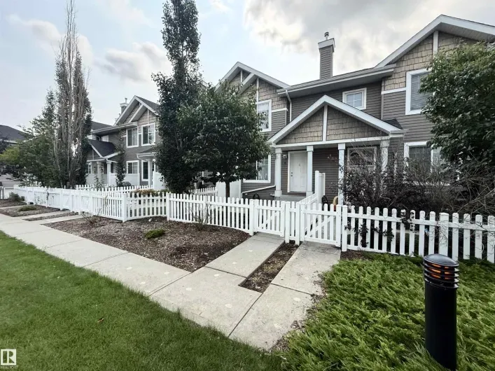 Row / Townhouse for sale: #8 3075 TRELLE CR NW, Edmonton