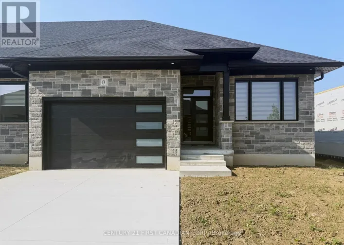 8 - 32 POSTMA CRESCENT, North Middlesex