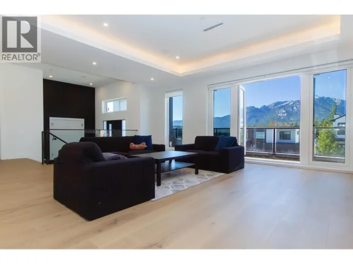 8 3385 MAMQUAM ROAD, Squamish