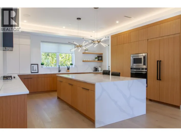 8 3385 MAMQUAM ROAD, Squamish
