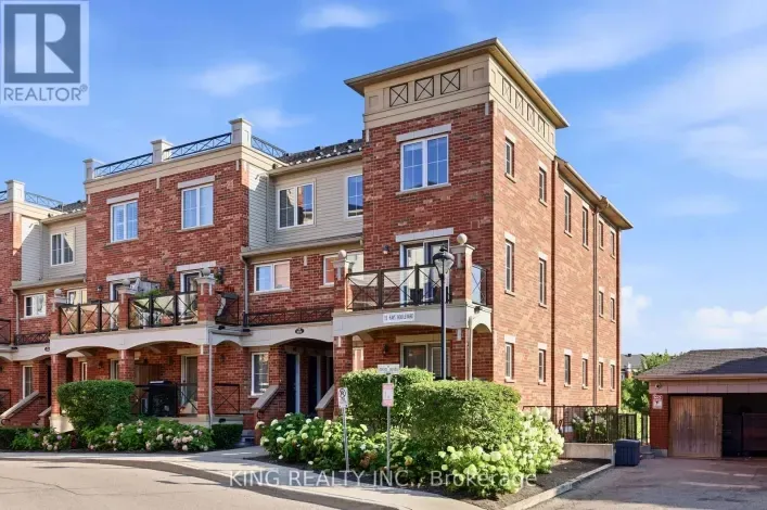8 - 35 HAYS BOULEVARD, Oakville