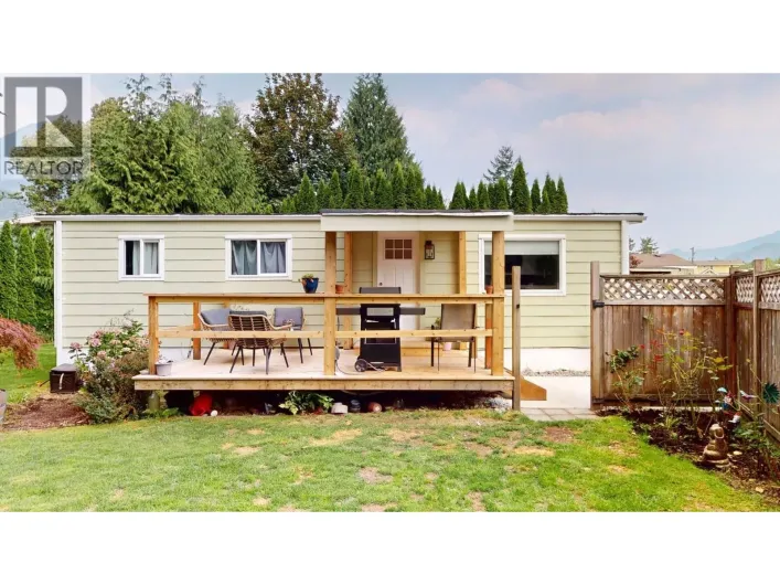 8 39884 GOVERNMENT ROAD, Squamish