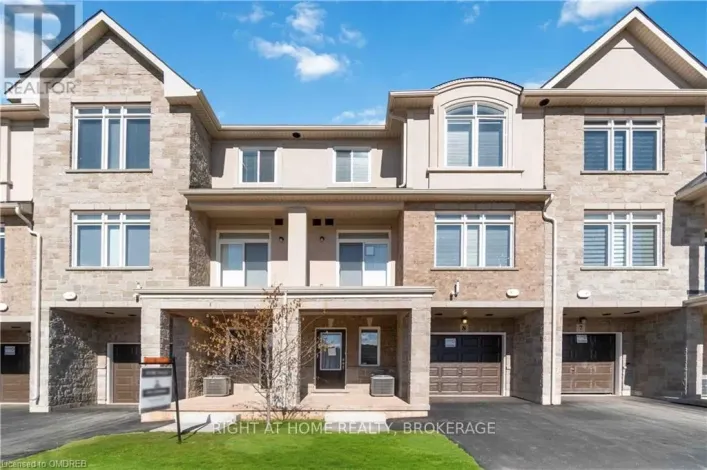 8 - 40 ZINFANDEL DRIVE, Hamilton