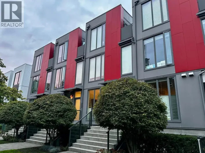 8 531 E 16TH AVENUE, West Vancouver