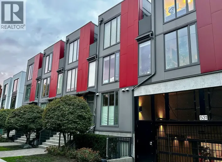 8 531 E 16TH AVENUE, West Vancouver