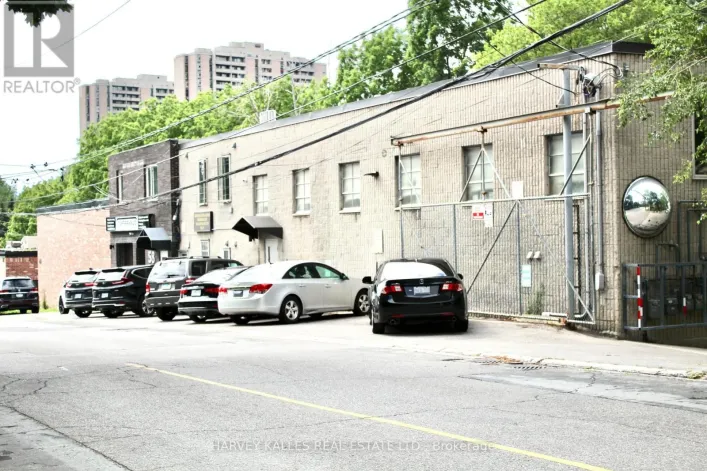 8 - 58 ROSEMOUNT AVENUE W, Toronto