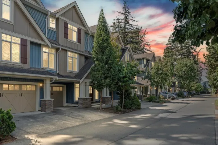 8 5837 SAPPERS WAY|Garrison Crossing, Chilliwack