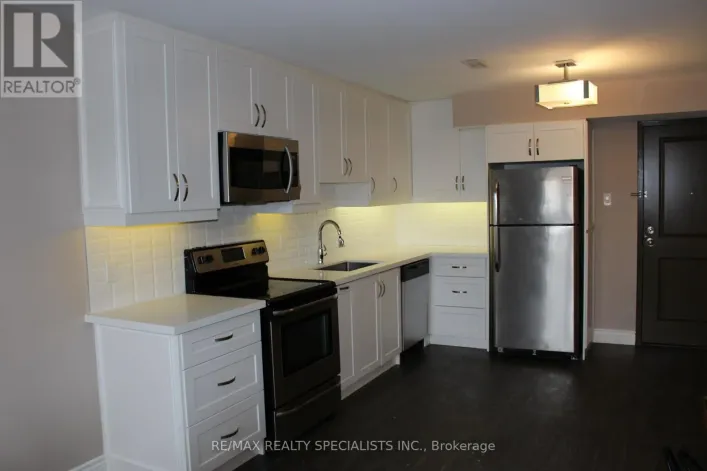8 - 6 BRANT STREET, Mississauga