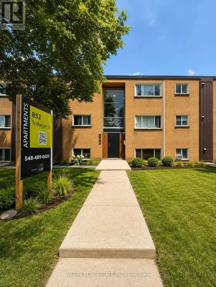 8 - 852 TRAFALGAR STREET, London East