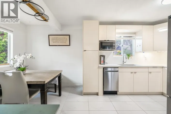 8 8691 COOK ROAD, Richmond
