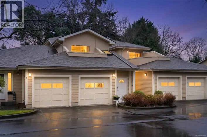 8 909 Admirals Rd, Esquimalt
