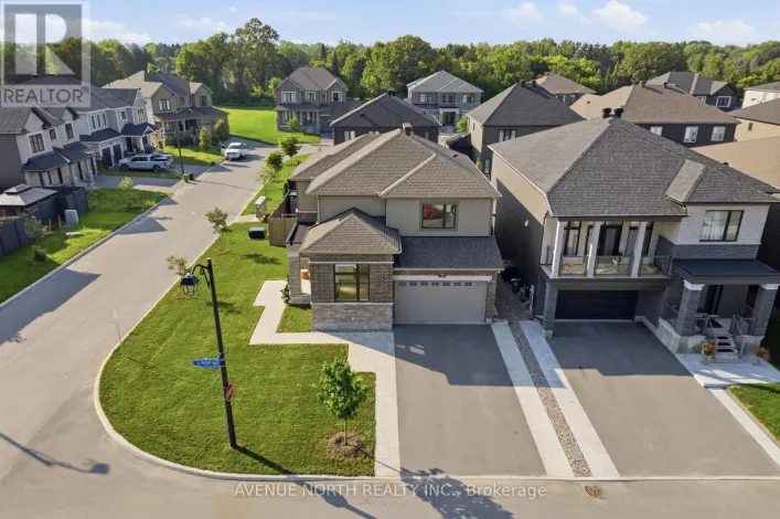 8 ASCARI ROAD, Ottawa