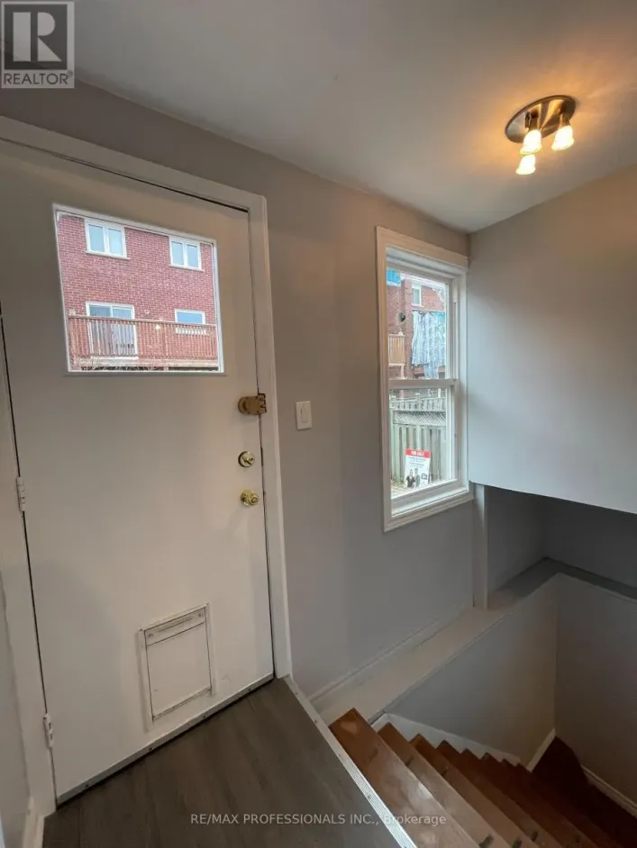 8 BIRCH TREE CRESCENT, Toronto