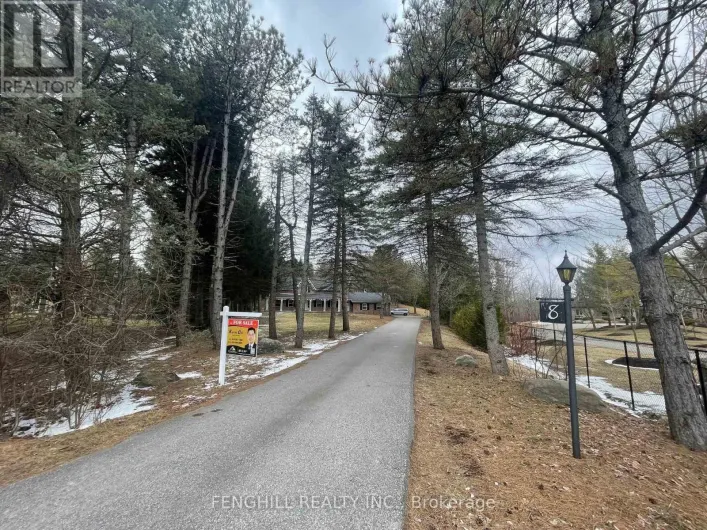 8 BLUE GRASS DRIVE, Aurora