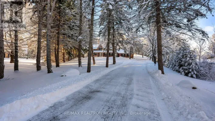 8 BLUE GRASS DRIVE, Aurora