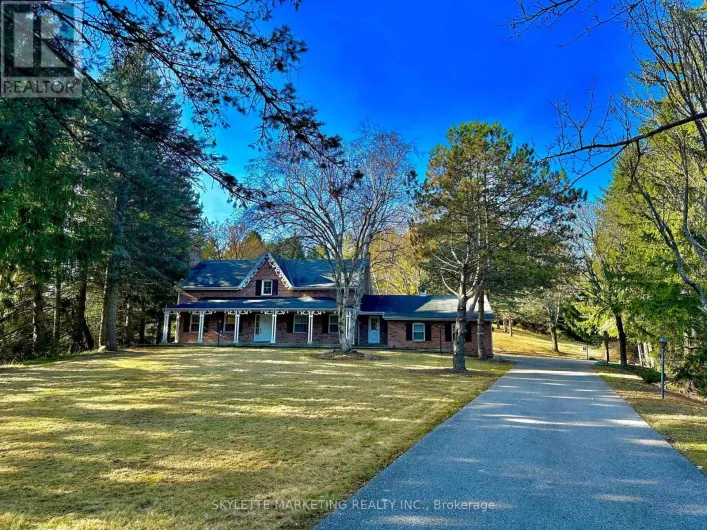8 BLUE GRASS DRIVE, Aurora