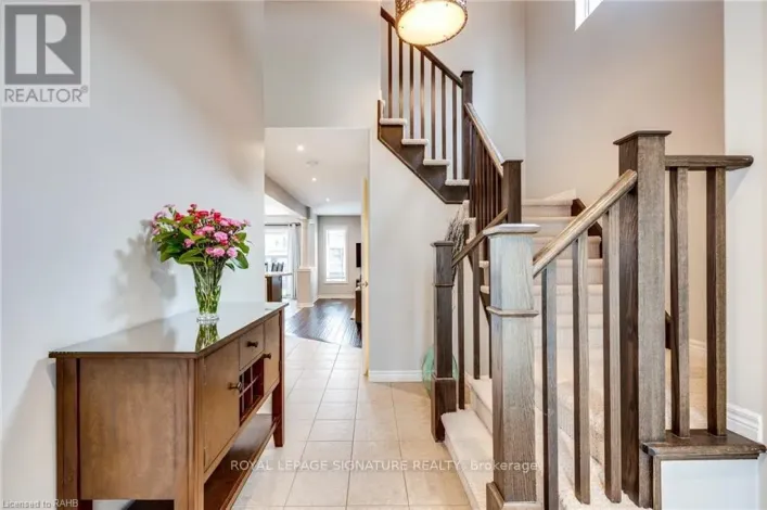 8 BLUE RIBBON WAY, Hamilton
