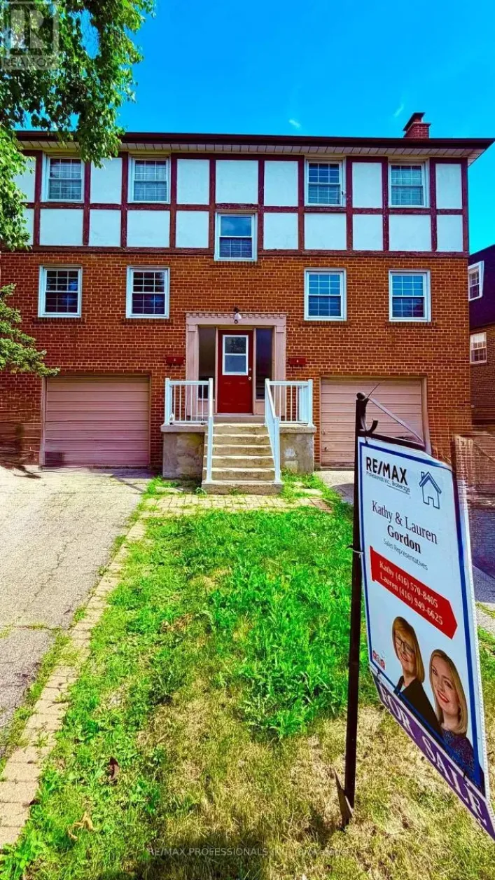 8 BRIDESBURG DRIVE, Toronto