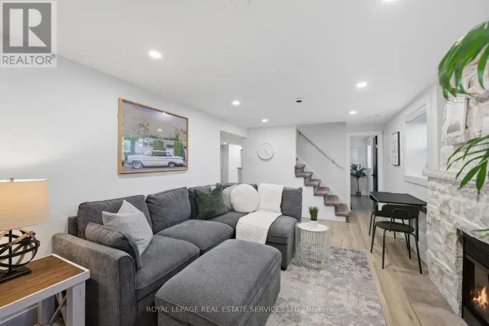 8 BRISCOE STREET W, London South