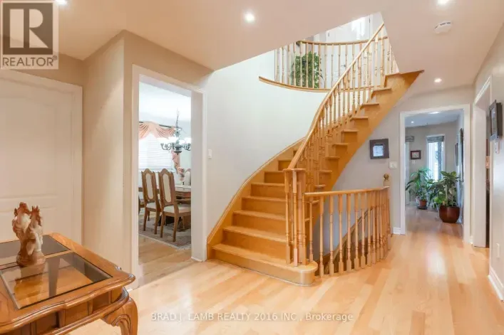8 BURNLEY PLACE, Brampton