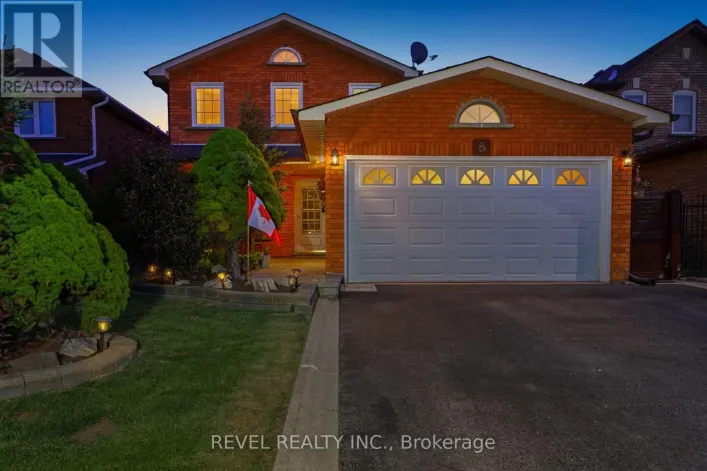 8 COCHRANE AVENUE, Brampton