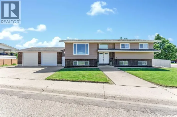 8 Corbitt Way SE, Medicine Hat