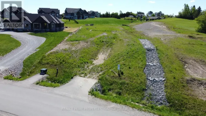 8 COUNTRY PLACE, Kawartha Lakes