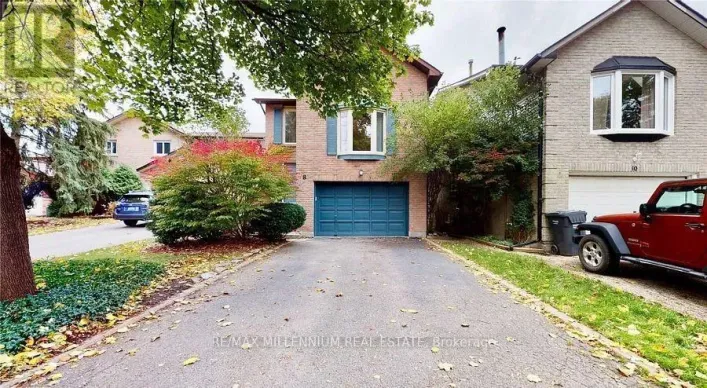 8 DALZELL AVENUE, Brampton