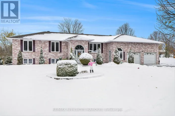 8 DAVIS LANE, Rideau Lakes