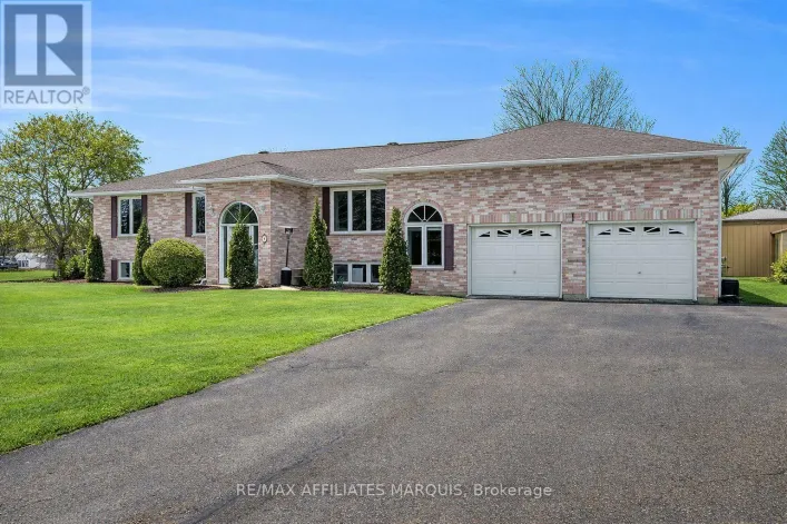 8 DAVIS LANE, Rideau Lakes