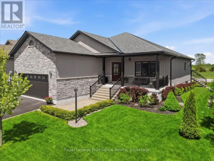 8 DORCHESTER DRIVE, Prince Edward County