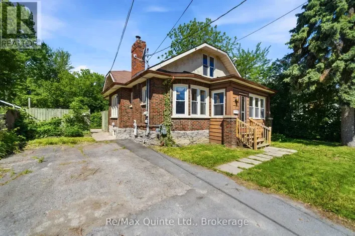 8 DUNBAR STREET, Belleville
