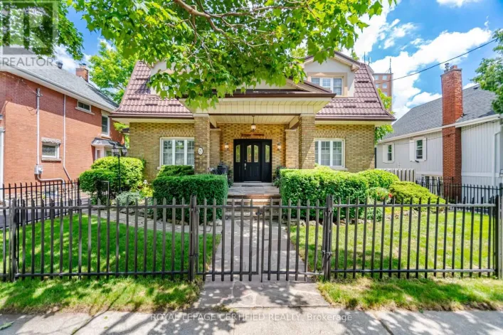 8 ELIZABETH STREET S, Brampton