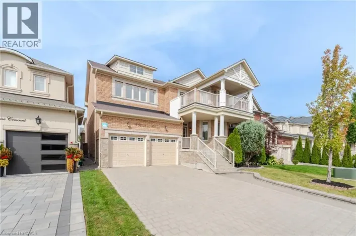 8 FARMHOUSE Crescent, Richmond Hill