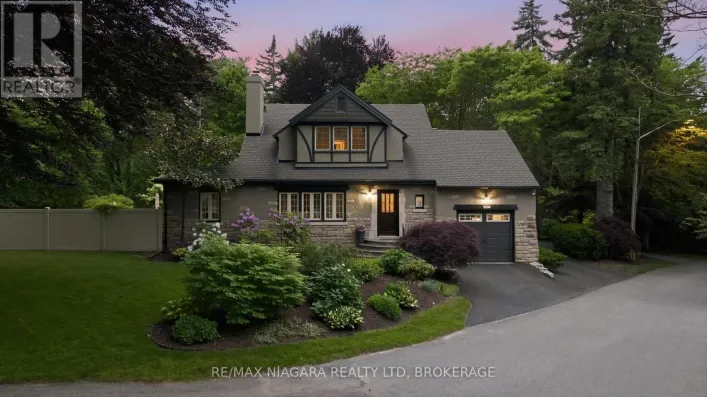 8 GILES CRESCENT, Pelham